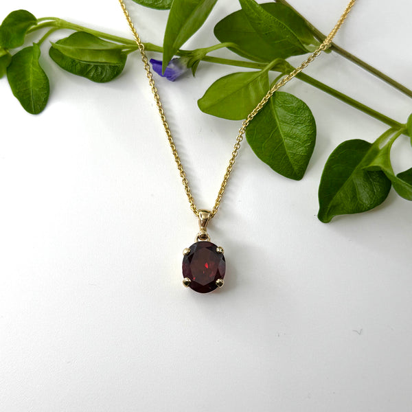 9ct Gold Garnet Pendant