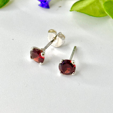 Round Claw Set Garnet Studs