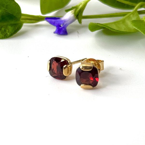 9ct Gold Garnet Studs