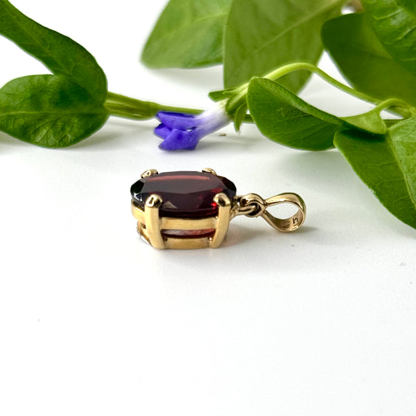 9ct Gold Garnet Pendant