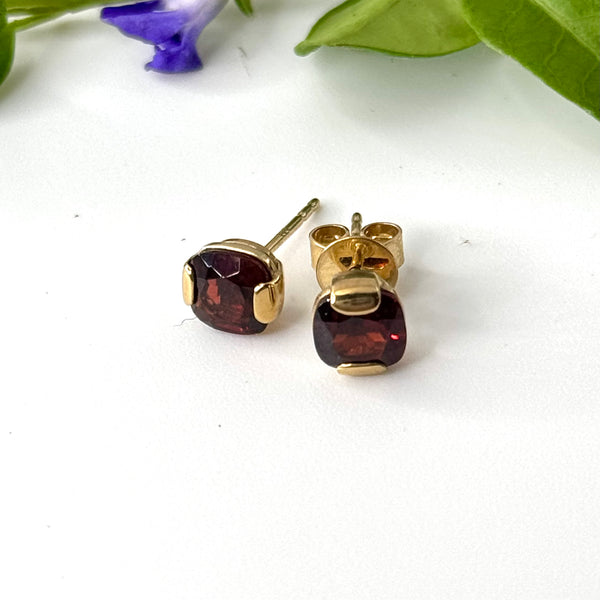 9ct Gold Garnet Studs