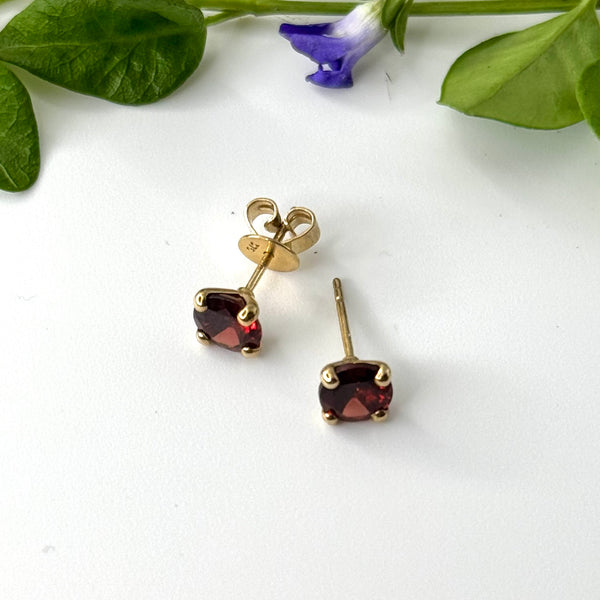 9ct Gold Round Garnet Studs