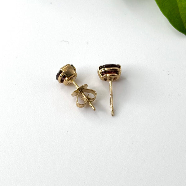 9ct Gold Garnet Studs