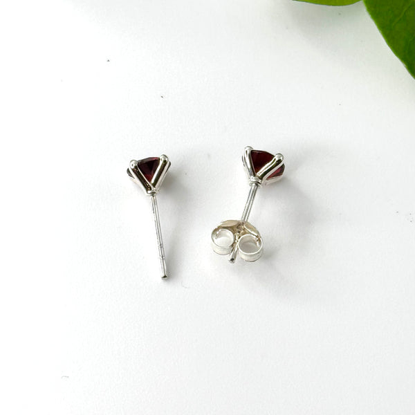 Round Claw Set Garnet Studs